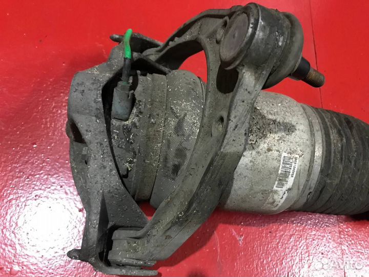 Стойка перед правая Porsche Cayenne 955