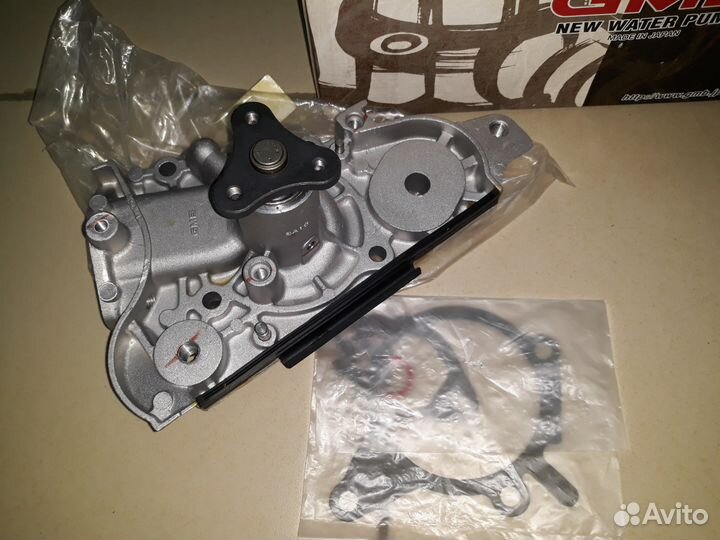 Помпа Mazda 323 MX3 MX5 ZL0115010A