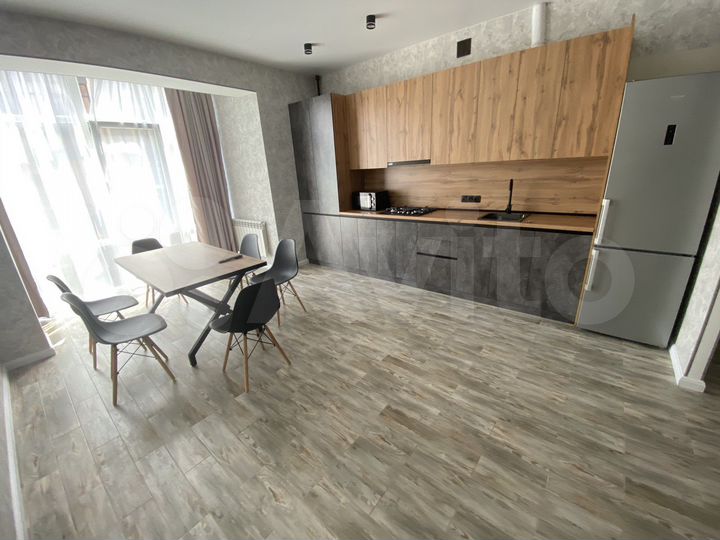 2-к. квартира, 85 м², 2/4 эт.