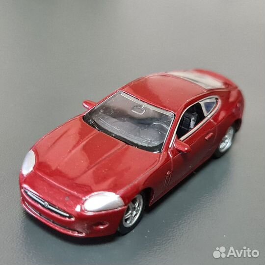 Модель автомобиля hot wheels машинка