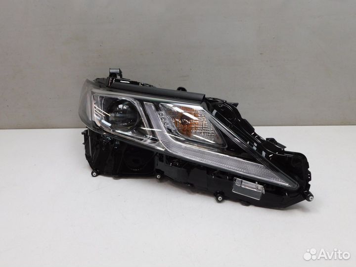 Фара правая Toyota Camry