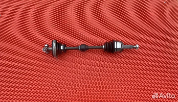 Привод левый на mitsubishi carisma в сборе