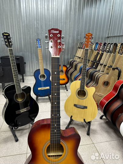 Акустическая гитара belucci + аксессуары