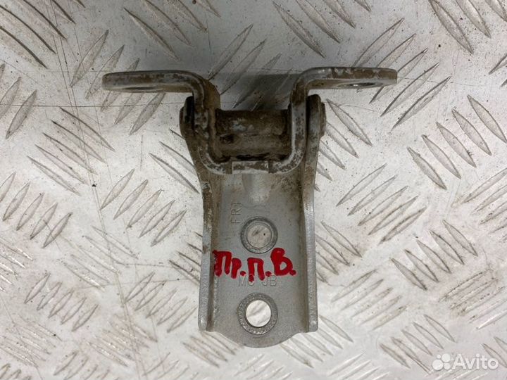 Б/У петля двери передний правый Hyundai Solaris 1