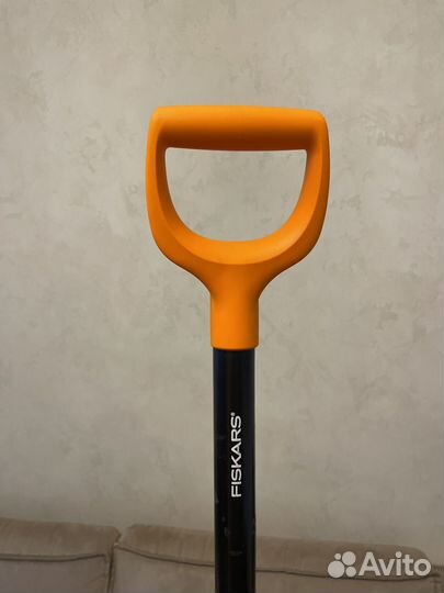 Лопата для снега fiskars