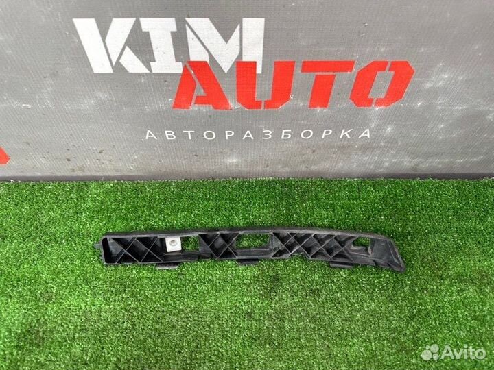 Кронштейн заднего бампера левый Kia Rio 3 Ub 11-17