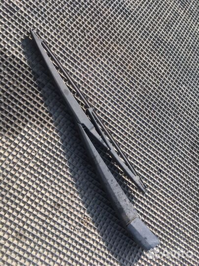 Tоyоtа Rаv4 2002 дворник крышки багажника