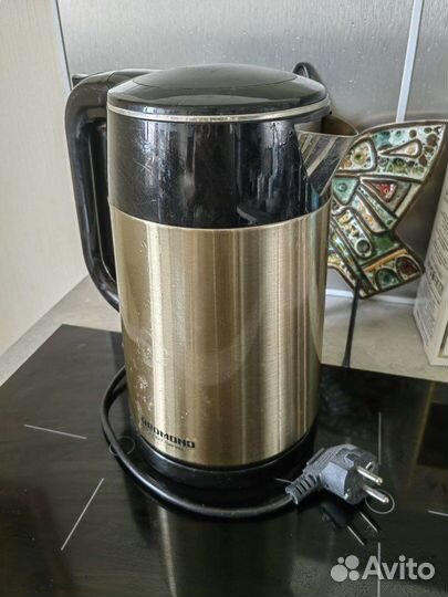 Чайник redmond RK-M1582 в хорошем состояние