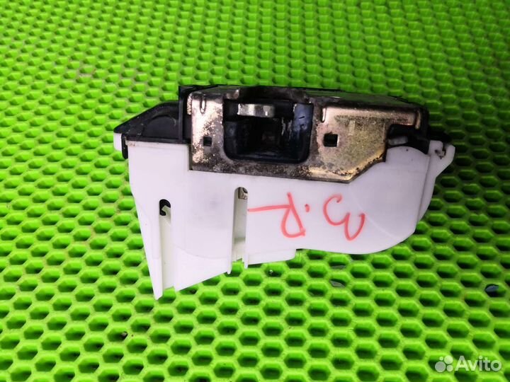 Замок двери задней правой Фольксваген Гольф 3