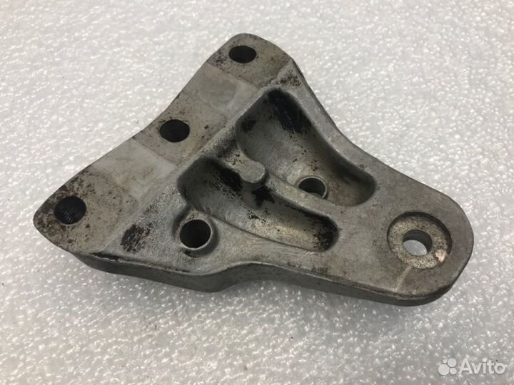 Кронштейн опоры двигателя Volkswagen Polo седан