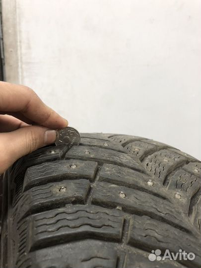 Michelin X-Ice North 4 215/60 R16