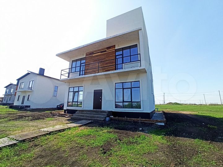 Коттедж 245 м² на участке 10 сот.