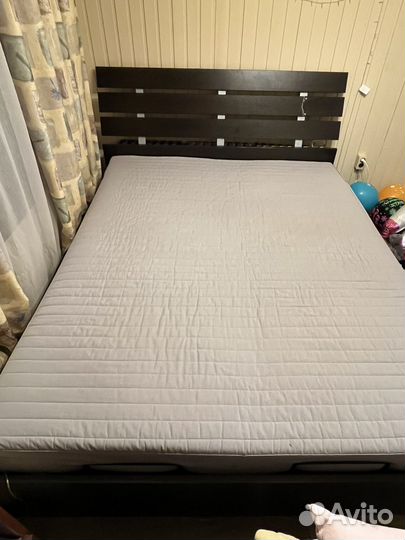 Кровать