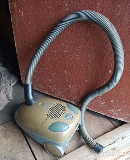 Пылесос Scarlett 1500w