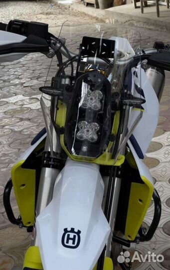 Головной свет с навигационной башней