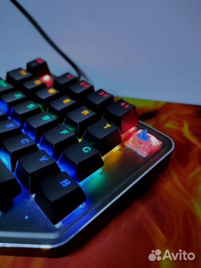 Игровая механическая клавиатура motospeed