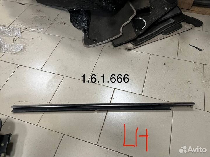 Молдинг двери Jeep wk2