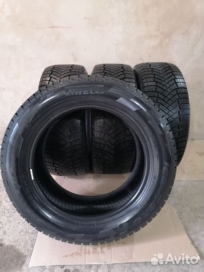 Pirelli Ice Zero FR 235/55 R17 101V