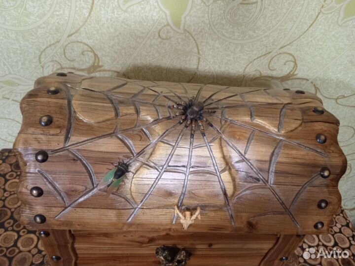 Сундук деревянный