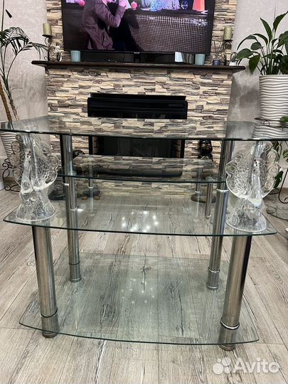 Продам столик стеклянный с павлинами