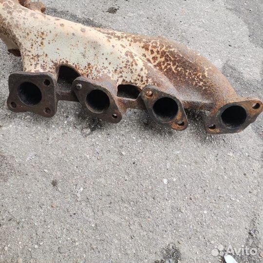 Выпускной коллектор Mercedes W124 седан М102 2.3