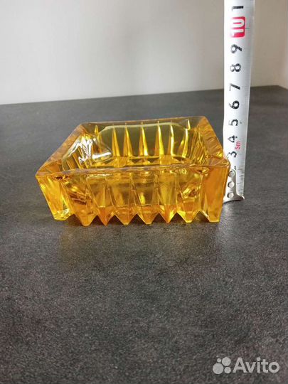 Пепельница цветное стекло СССР (есть скол)