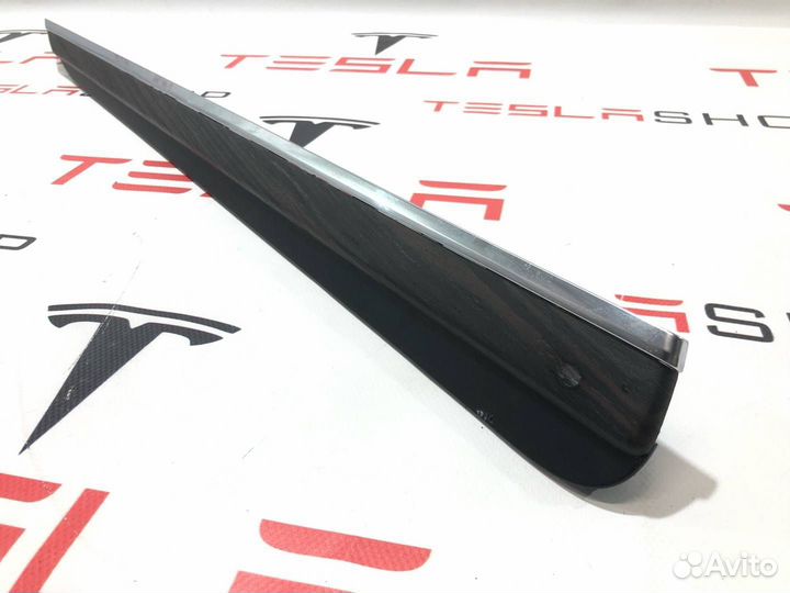 Накладка декоративная обшивки двери Tesla Model X
