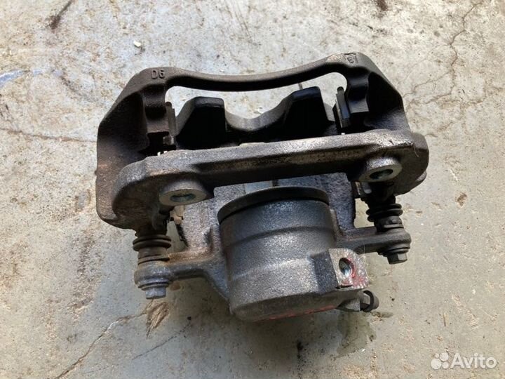 Суппорт передний правый Mercedes-Benz C-Class W203