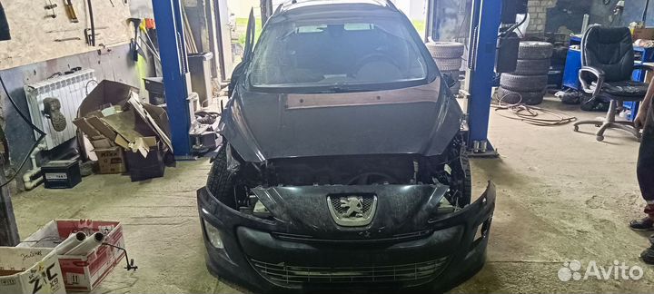 В разборе Peugeot 308
