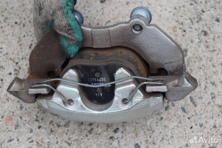 Суппорт тормозной передний правый Volvo V40 2