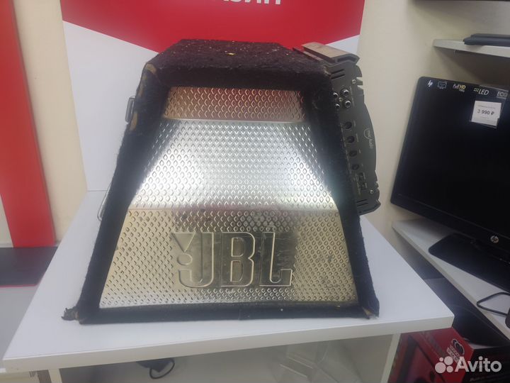 Активный сабвуфер JBL