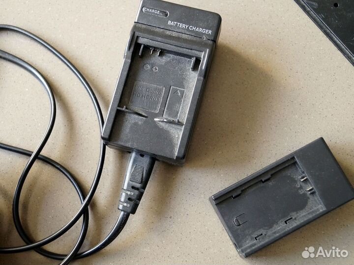 Зарядка аккумулятора видео камеры