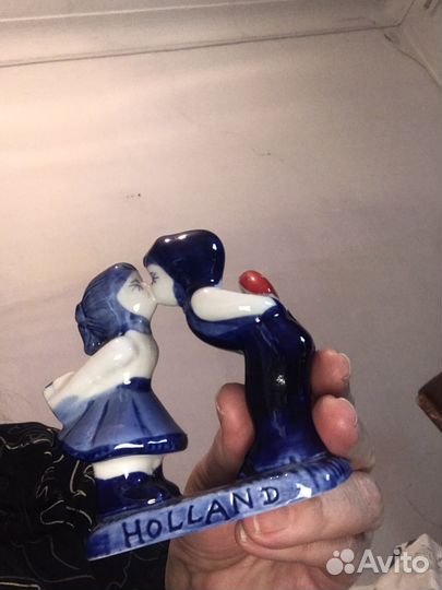 Статуэтка фарфоровая- целующиеся