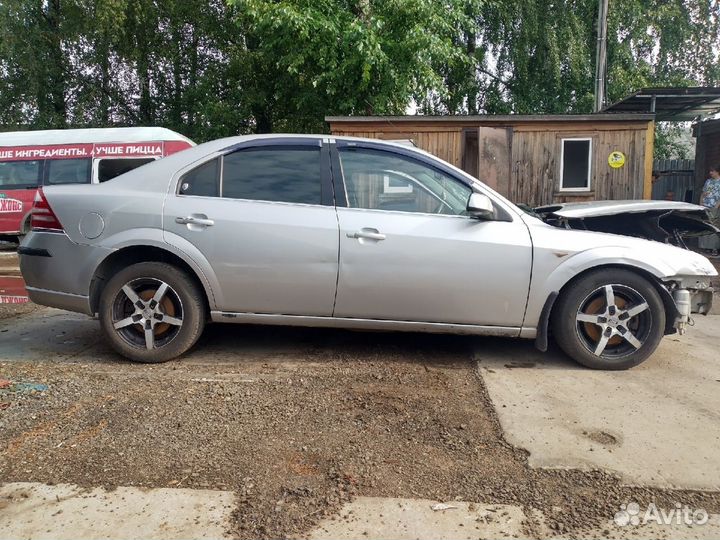 Вентилятор охлаждения в сборе Ford Mondeo 3 2.0