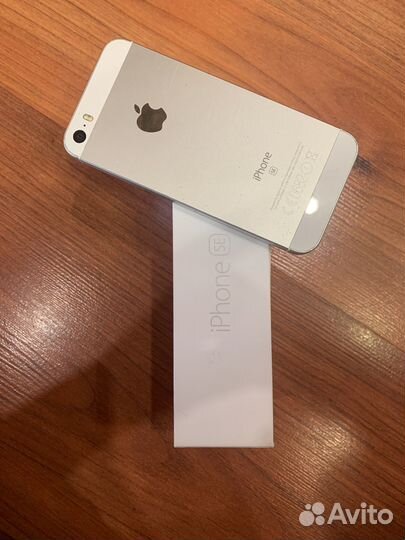 iPhone SE, 64 ГБ