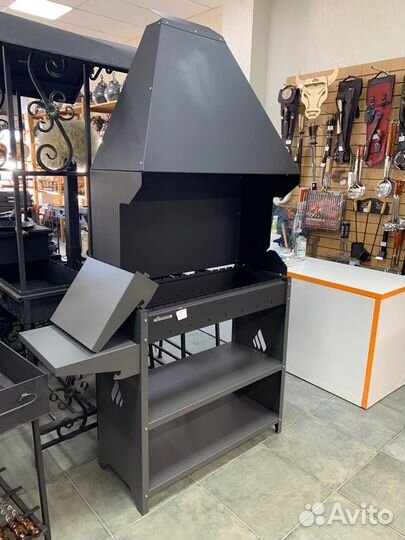 Гриль - мангал с вытяжным зонтом, с двумя полками