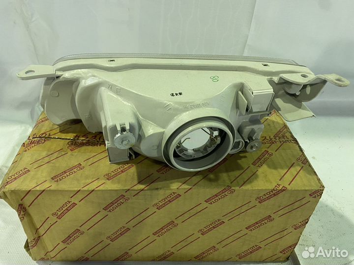 Фара правая Toyota Sprinter ae110