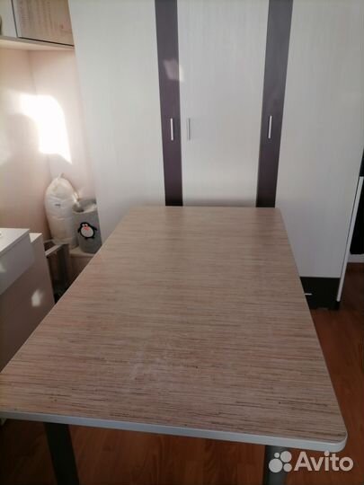 Кухонный стол