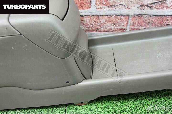 Подлокотник Toyota Harrier MCU15W 1mzfe