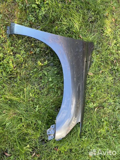 Крыло переднее правое toyota tundra