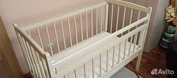 Детская кроватка с продольным маятником+