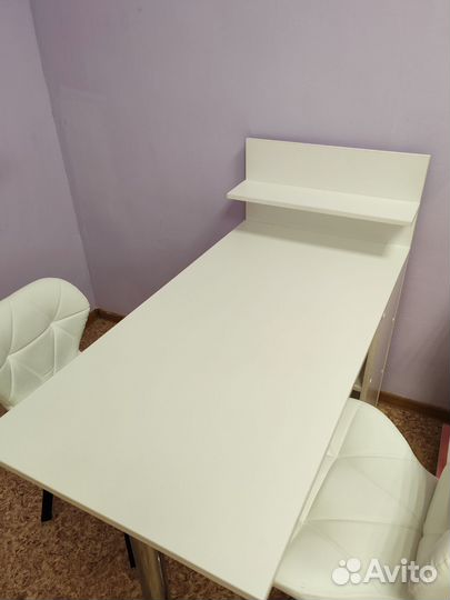 Стол маникюрный и тележка косметологическая