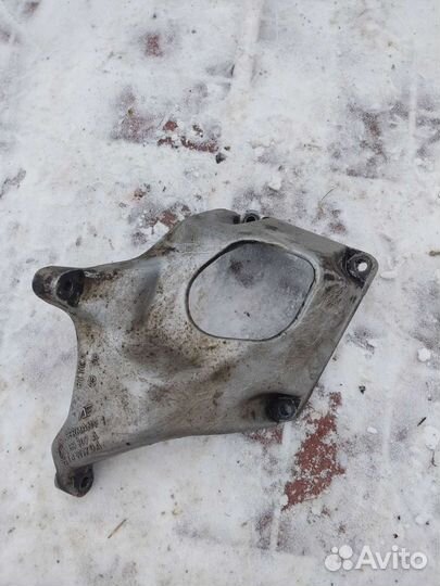 Опора двигателя левая Volkswagen Sharan 1995-2000