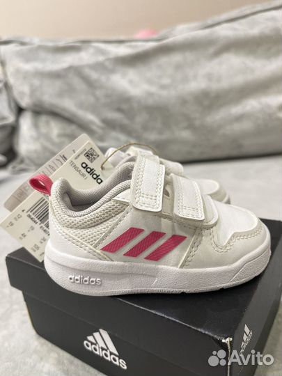 Кроссовки adidas для девочки