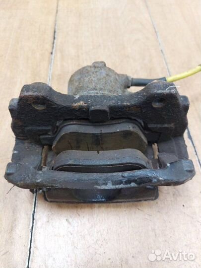 Тормозной суппорт передний правый Opel Corsa D