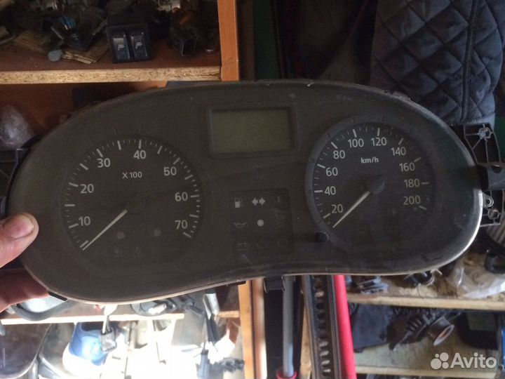 Рено Логан приборная панель