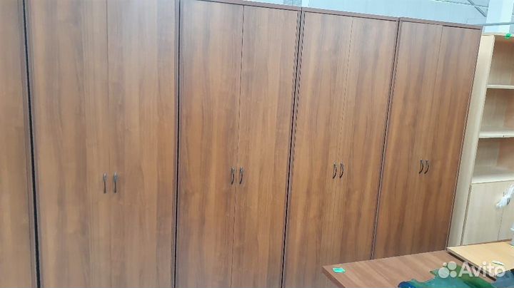 Шкафы гардеробные Б.У