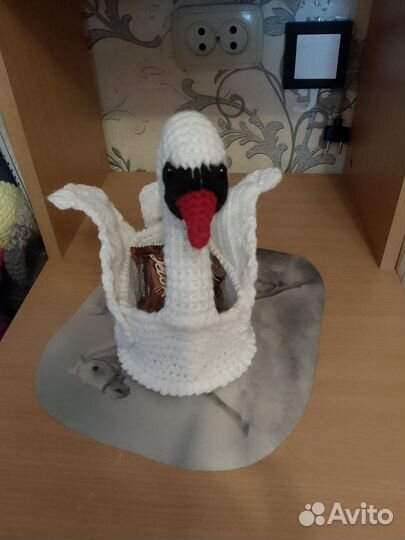 Лебедь конфетница