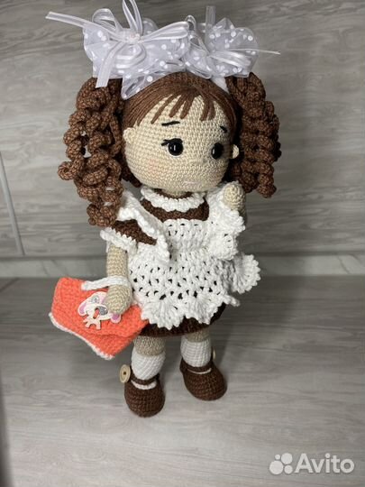 Вязаная кукла ручной работы