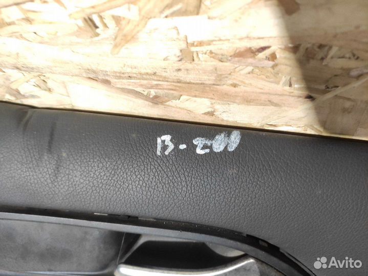 Обшивка двери передней правой B 246